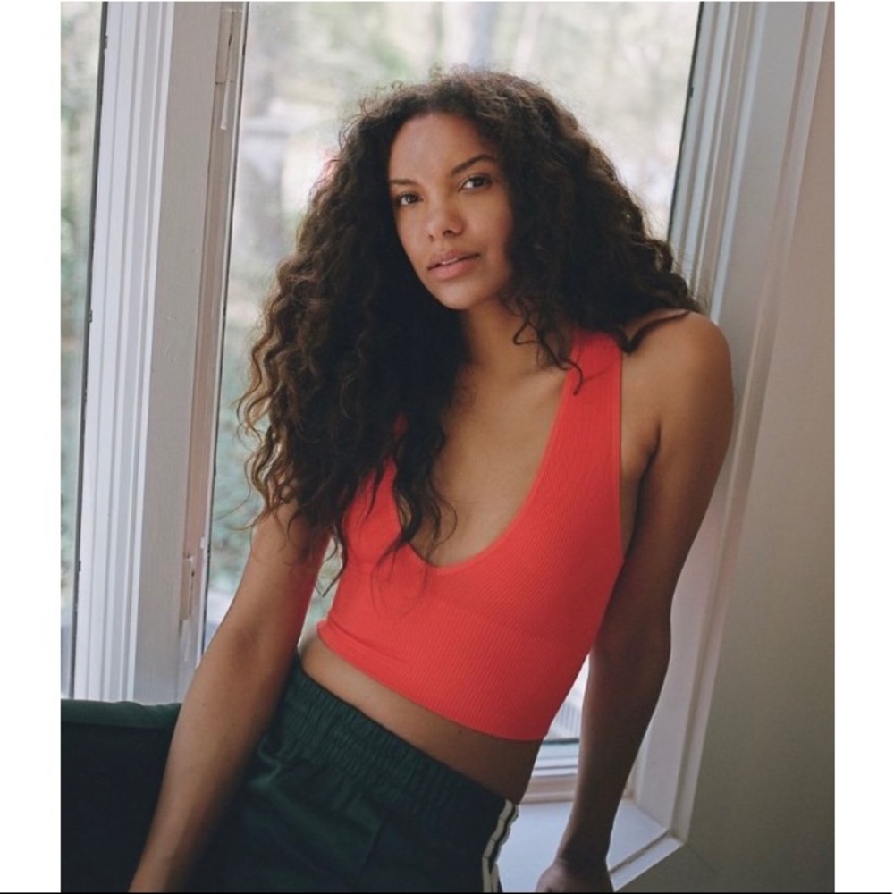 NWT UO Hailey Seamless Plunging Bra Top